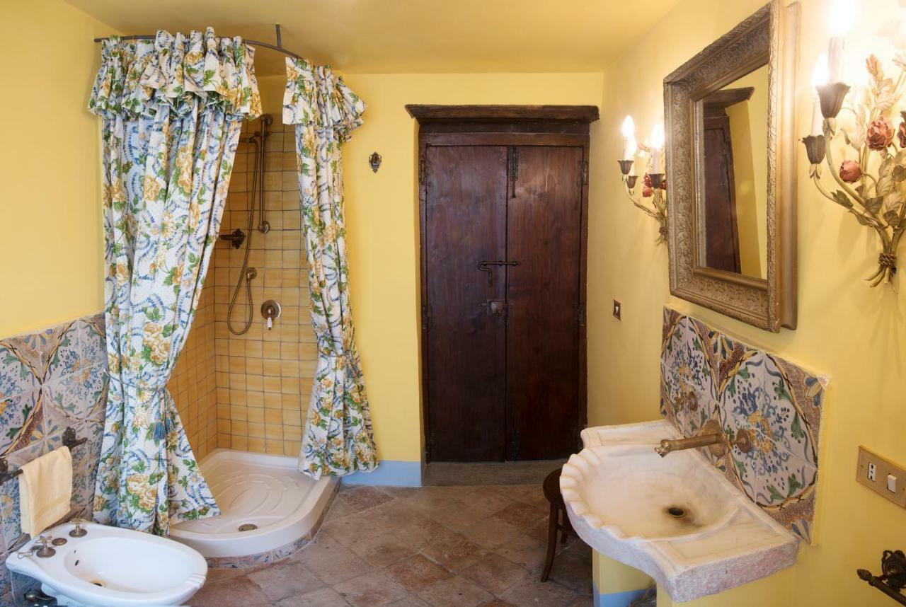 Appartamento Il Teatro Di Nerone Napoli Esterno foto