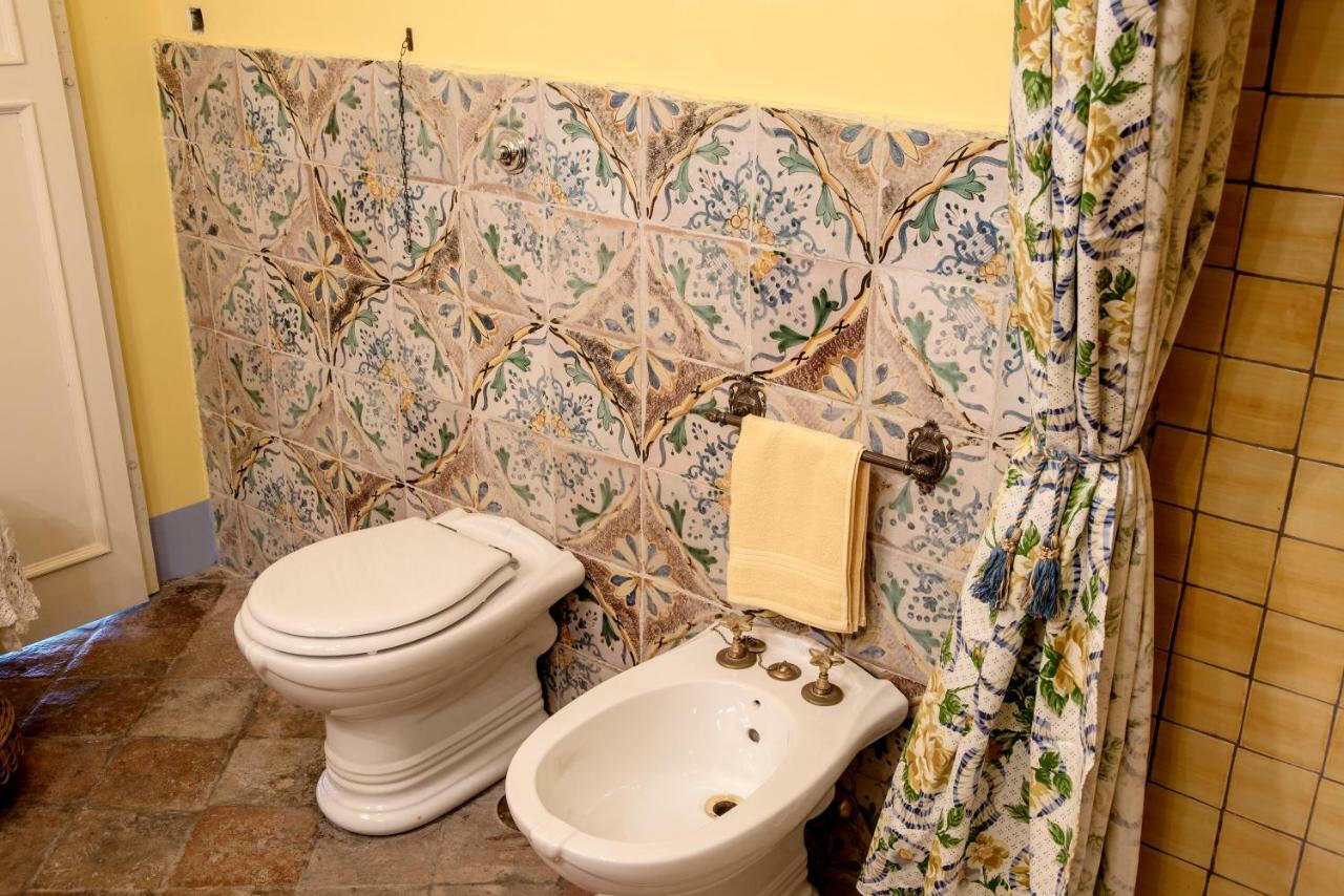 Appartamento Il Teatro Di Nerone Napoli Esterno foto