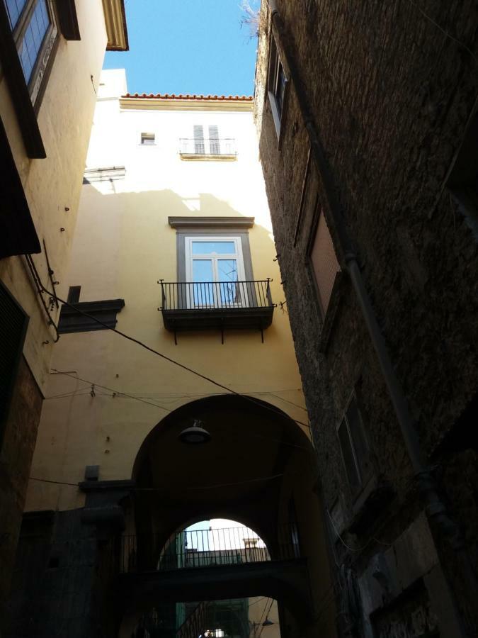 Appartamento Il Teatro Di Nerone Napoli Esterno foto